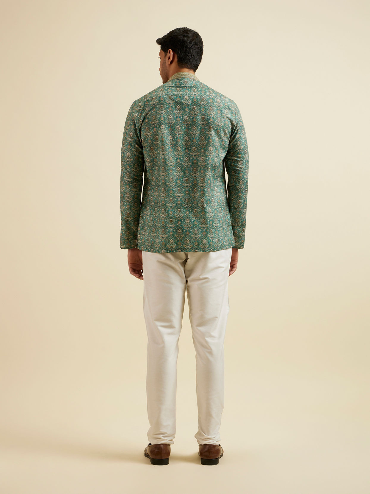 alt message - Manyavar Men Light Mid Green Medallion Print Short Kurta image number 3